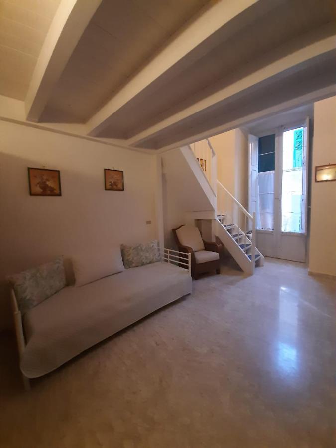 Holiday House Nel Cuore Di Bari Dış mekan fotoğraf